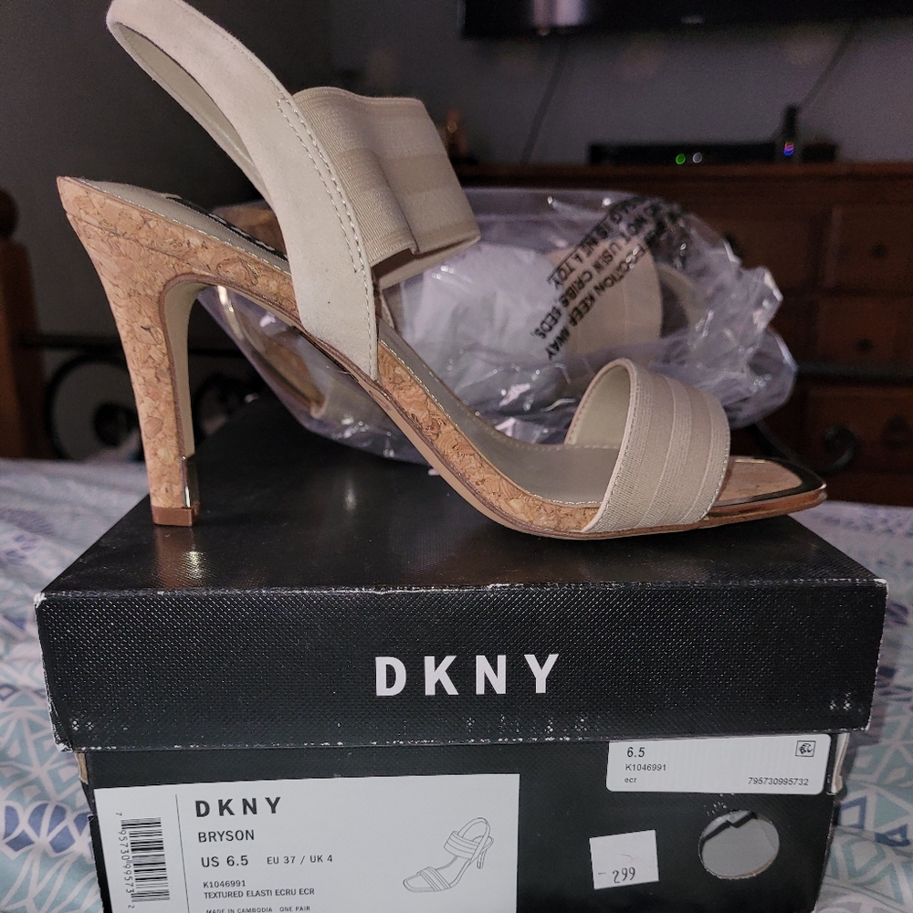 Slingback DKNY nude shoes